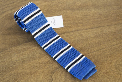 Cravatta in maglina a righe fondo azzurro mod. 305