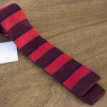 Cravatta in maglina a righe fondo rosso mod. 306