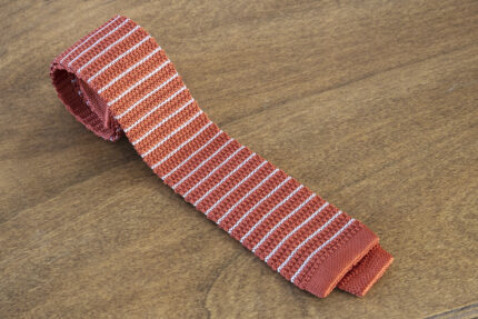 Cravatta in maglina a righe fondo arancione/bianco mod. 310