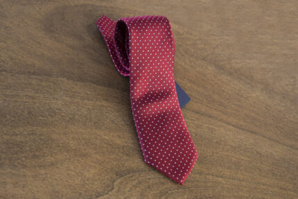Cravatta a pois fondo rosso mod. 082