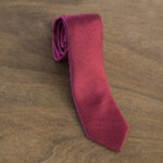 Cravatta a pois fondo rosso mod. 083
