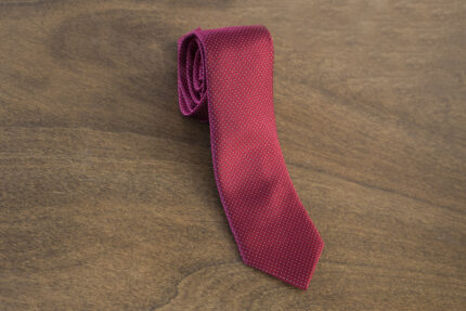Cravatta a pois fondo rosso mod. 083